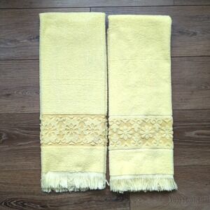 Vtg Sculpted Floral Yellow Bath Towels Fringed Retro 70s‎ Groovy Set of 2 Large